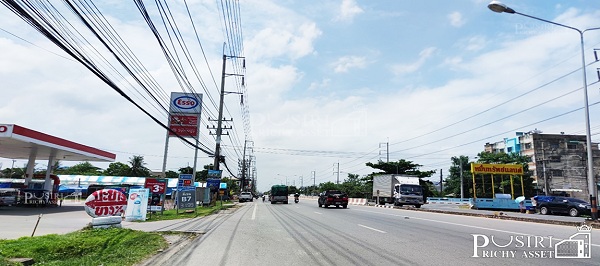 สร้างโรงงานได้หลากหลาย 3,500 ตร.ม. บนที่สีชมพู 5 ไร่เศษ หน้ากว้างๆ 66 ม. ติดถนนคอนกรีต 10 ม. มั่นใจ เทรลเลอร์เข้า - ออกสะดวก เพียง 5 นาที ถนนเอกชัยเเละพระราม 2 KK5100S