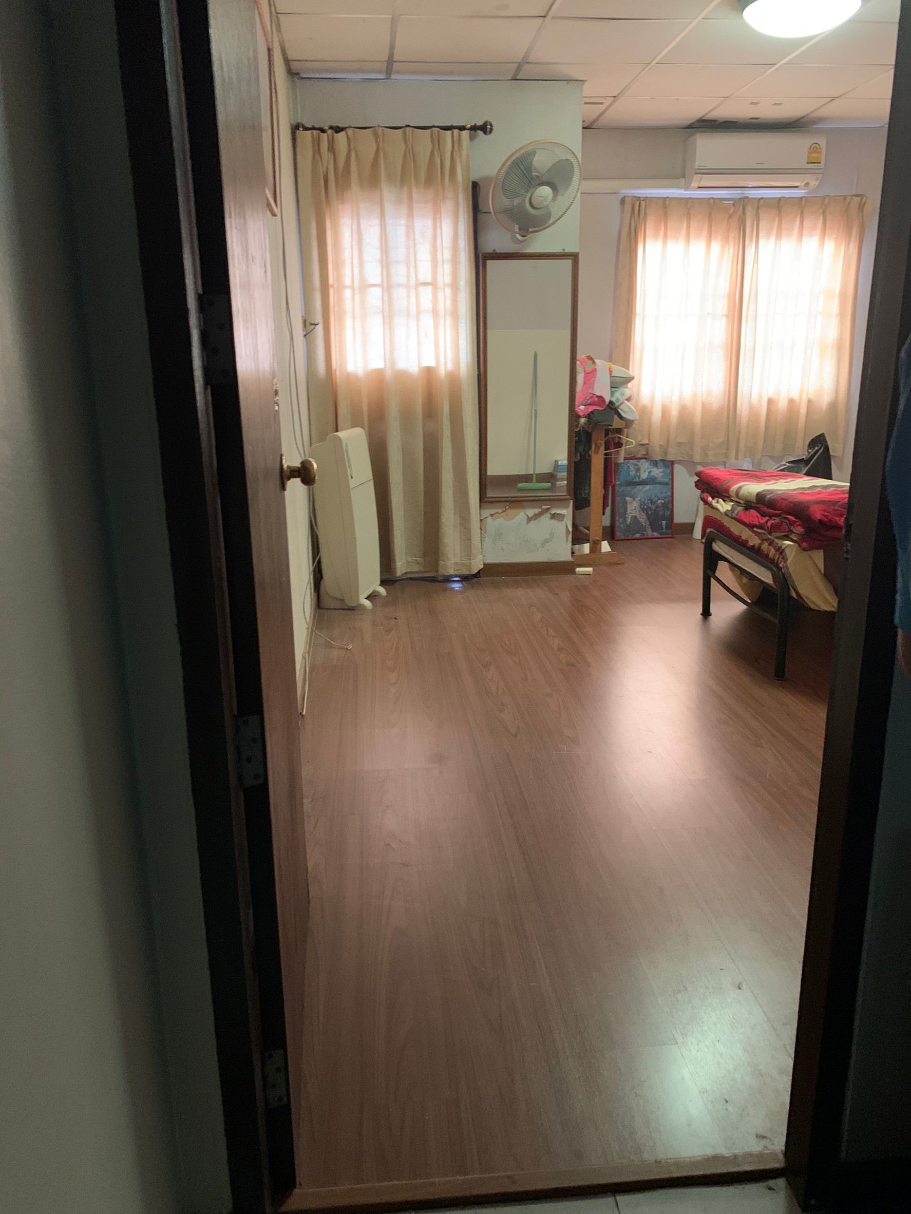 ขายบ้านทาวน์เฮ้าส์ หมู่บ้านธนากร2 ใกล้รถไฟฟ้า ใกล้ทางด่วน 29 ตร.ว 