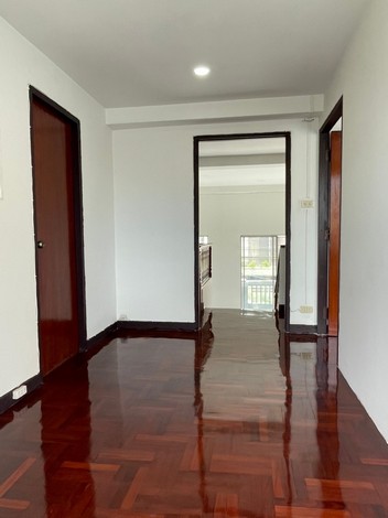 ขายทาวน์เฮ้าส์ใหญ่ 3 ชั้น หมู่บ้านผาสุกสันติ ซอยพัฒนาการ 67 เข้าไปเพียง 50 เมตร 