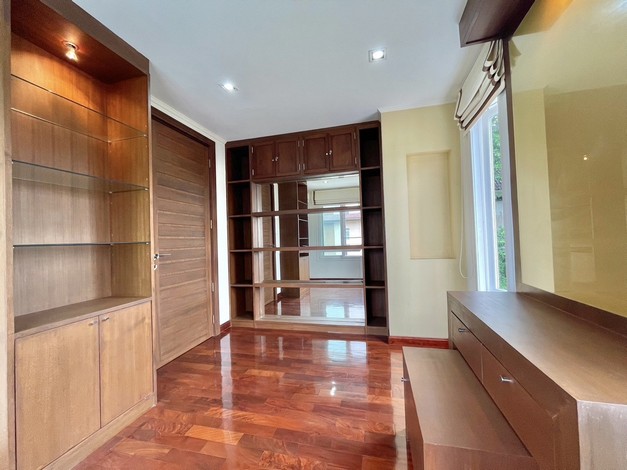 ขายบ้านเดี่ยวหมู่บ้านธารารมณ์ รามคำแหง150   สภาพมือ1 เกรดA  ในราคามือ 2