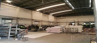  ขายโรงงาน ตั้งอยู่บนเนื้อที่ขนาด 5 ไร่ หันหน้าทางทิศตะวันออก ประตูด้านหน้ากว้าง 7 เมตร สูง 2.5 เมตร สะดวกต่อการขนส่งสินค้าเข้าออก ตัวโรงงานแบ่งออกเป็น 3 หลัง