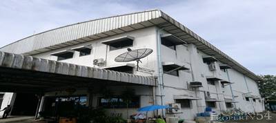  ขายโรงงาน ตั้งอยู่บนเนื้อที่ขนาด 5 ไร่ หันหน้าทางทิศตะวันออก ประตูด้านหน้ากว้าง 7 เมตร สูง 2.5 เมตร สะดวกต่อการขนส่งสินค้าเข้าออก ตัวโรงงานแบ่งออกเป็น 3 หลัง