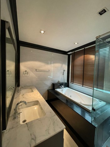 ขายด่วน หมู่บ้านกลางกรุง-ทองหล่อ ทาวโฮม 4 ชั้น ราคาดีที่สุดในโครงการ 