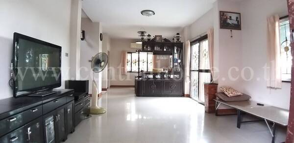 หมู่บ้านเพทาย เพลส พหลโยธิน-ลำลูกกา หลังริม