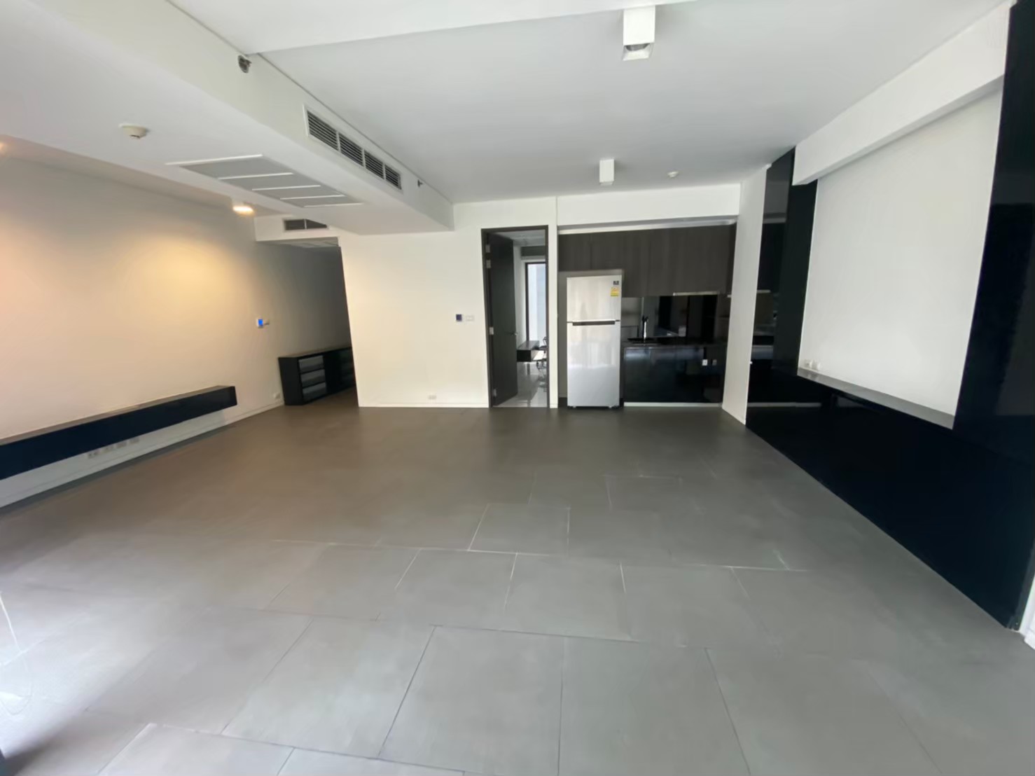 ให้เช่า พื้นที่ออฟฟิศ ใกล้ BTS อารีย์ พื้นที่   78   ตรม  ห้องน้ำในตัว 2 ห้อง ราคา    50,000  บาท/เดือน พื้นที่กั้นห้องสำหรับเป็นห้องประชุม/ห้องผู้บริหาร ห้องน้ำในตัว 2 ห้อง