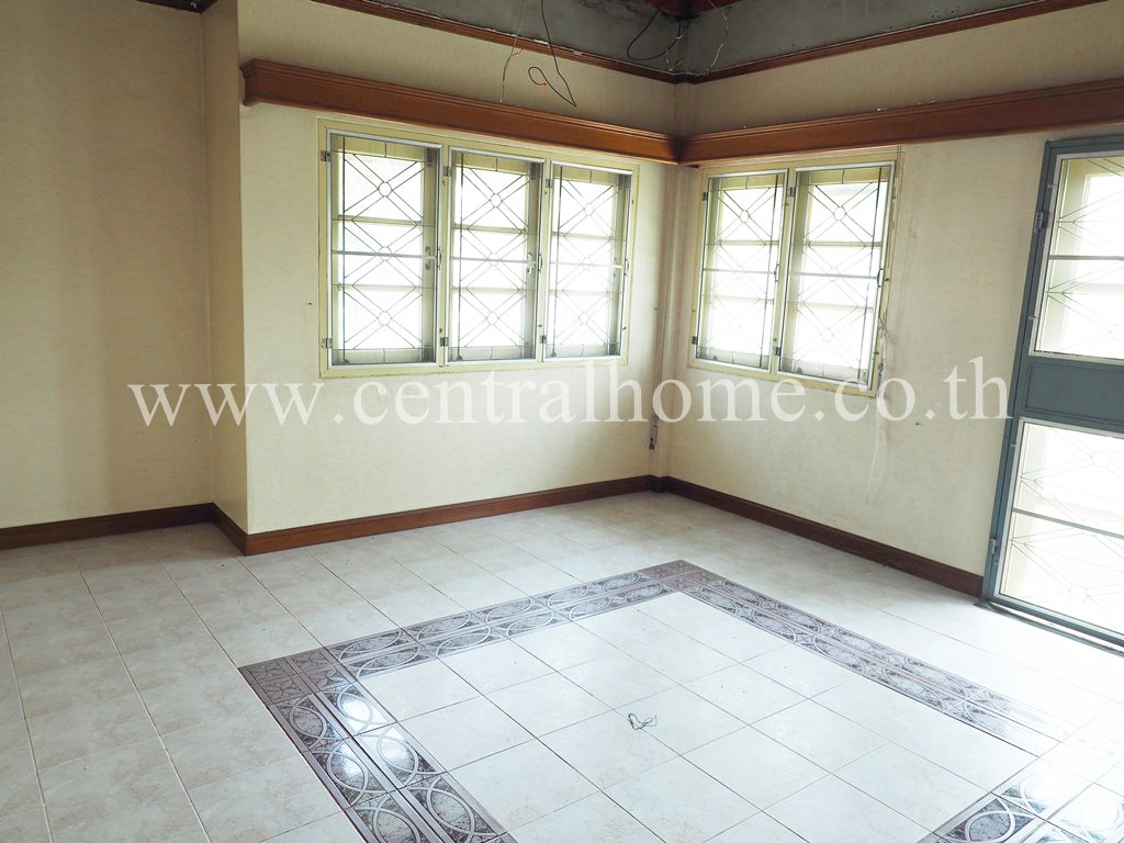 บ้านแฝด หมู่บ้าน เศรณี วิลล่า บ้านกล้วย - ไทรน้อย หลังมุม