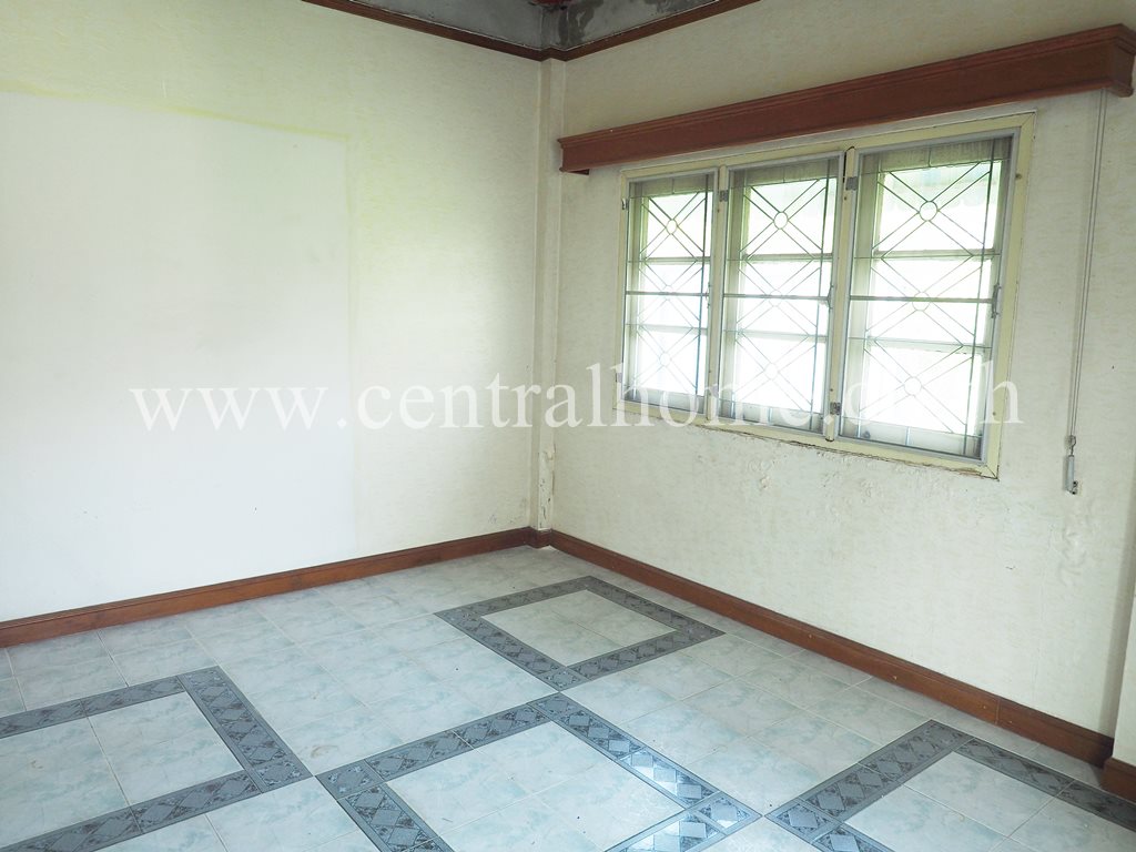 บ้านแฝด หมู่บ้าน เศรณี วิลล่า บ้านกล้วย - ไทรน้อย หลังมุม