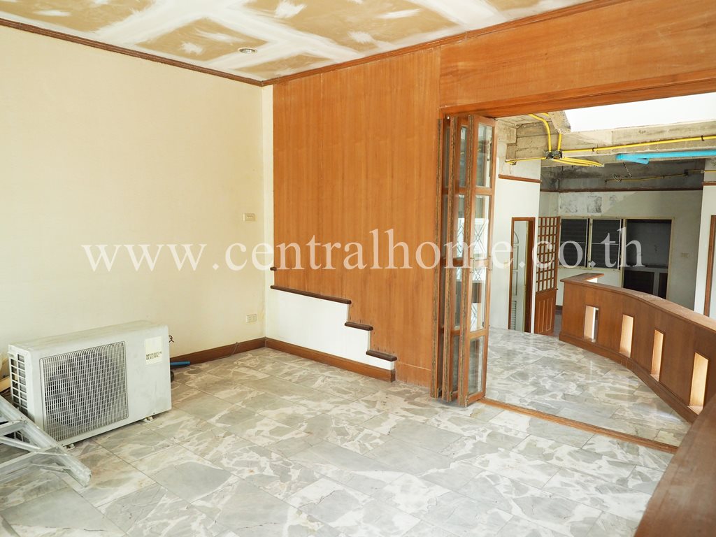 บ้านแฝด หมู่บ้าน เศรณี วิลล่า บ้านกล้วย - ไทรน้อย หลังมุม