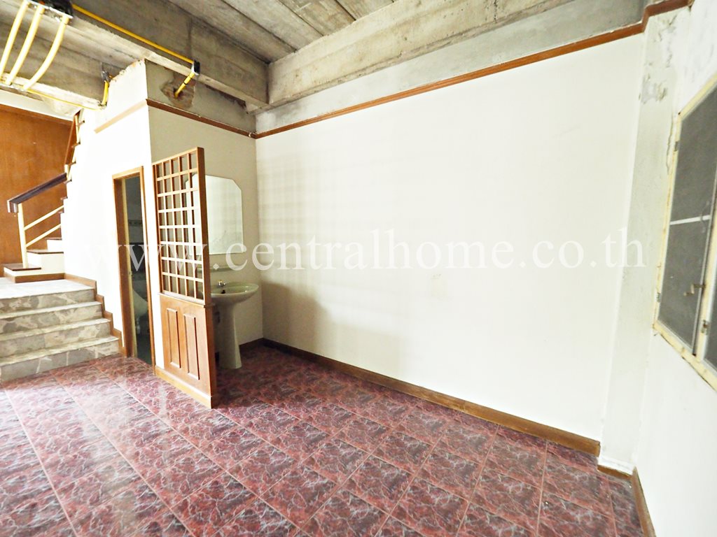 บ้านแฝด หมู่บ้าน เศรณี วิลล่า บ้านกล้วย - ไทรน้อย หลังมุม