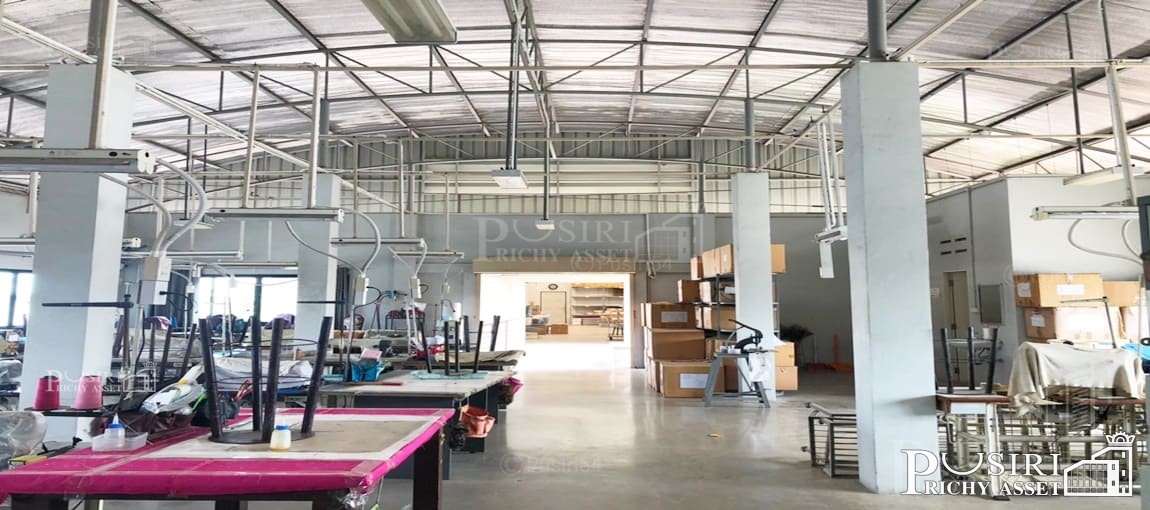 โรงงาน 2 ชั้น 361 วา สภาพใหม่ พื้นที่ใช้สอย 1,200 ตร.ม. สาธารณูปโภคครบ จับจ่ายใช้สอยง่าย ใกล้ ถ.เศรษฐกิจ  KK3571S