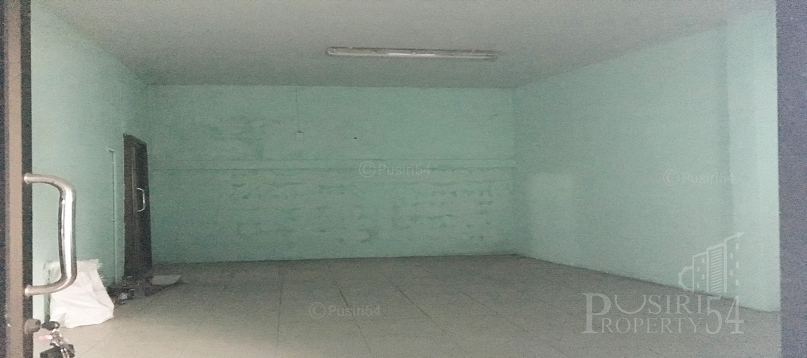 ขาย/ให้เช่าโกดัง 300 ตร.ม.เดินทางสะดวก ใกล้ถนนหลักเส้นเพชรเกษม เพียง 300 เมตร อ้อมน้อย  KK2839S