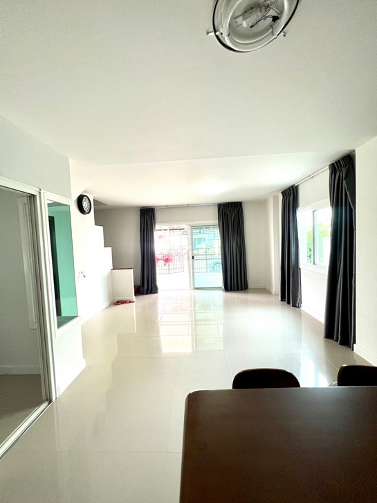 ขายบ้านพร้อมเฟอร์ ต่อเติมหน้าบ้าน-หลังบ้านครบ ของแถม 13 รายการ