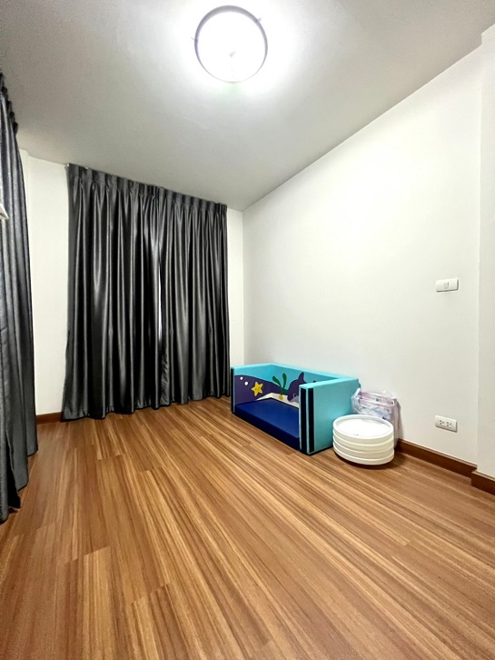 ขายบ้านพร้อมเฟอร์ ต่อเติมหน้าบ้าน-หลังบ้านครบ ของแถม 13 รายการ