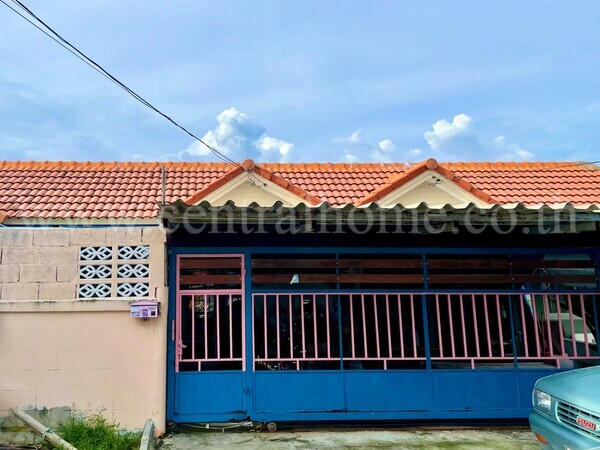 บ้านทาวน์เฮ้าส์ชั้นเดียว หมู่บ้านตะวันงาม ถนนกาญจนาภิเษก (3หลังติด)