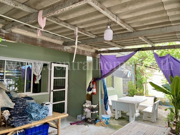 บ้านทาวน์เฮ้าส์ชั้นเดียว หมู่บ้านตะวันงาม ถนนกาญจนาภิเษก (3หลังติด)