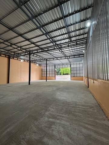  ให้เช่าโกดังใหม่ ซอยรัชดา ใกล้ห้างฟอร์จูนทาวน์  ใช้สอย 375 ตรม หลังคาสูง  7 เมตร 2 ห้องน้ำ