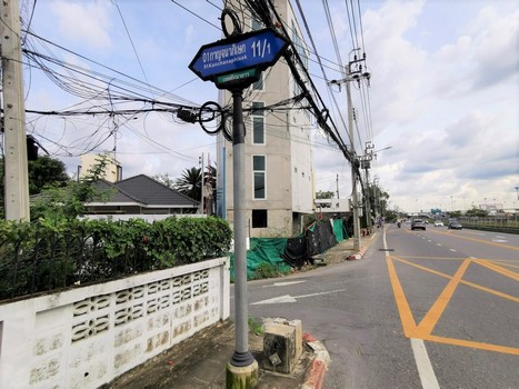 ขาย ที่ดิน ซอยกาญจนาภิเษก 11/1 ( ซอยชุมชนหมู่บ้านเปรมฤทัย 3 ) เนื้อที่ 48 ตรว. เหมาะกับการ สร้างบ้านพักอาศัย Townhouse ,office ทำเลดี ใกล้ทางด่วน