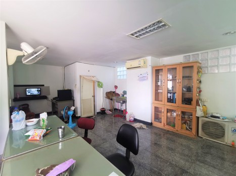 ขาย อพาร์ทเม้นท์ 3 ชั้น ซอยโชคชัย 4 ซอย 54 แยก 23 ( มีผู้เช่าเต็มทุกห้อง ) พื้นที่ 101 ตรว. มีที่จอดรถใต้ตึก ทำเลดี แหล่งธุรกิจการค้า 