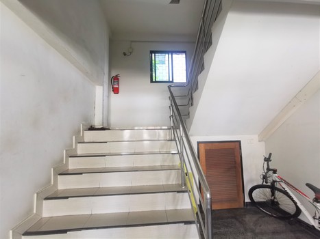 ขาย อพาร์ทเม้นท์ 3 ชั้น ซอยโชคชัย 4 ซอย 54 แยก 23 ( มีผู้เช่าเต็มทุกห้อง ) พื้นที่ 101 ตรว. มีที่จอดรถใต้ตึก ทำเลดี แหล่งธุรกิจการค้า 