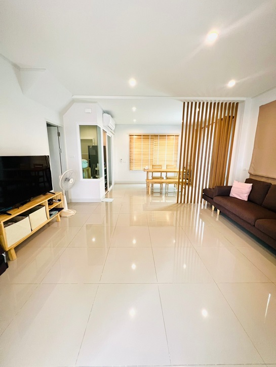 ขายบ้านสวย สไตล์มินิมอล พร้อมเฟอร์ ต่อเติมหน้าบ้านแล้ว ของแถม 13 รายการ