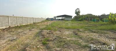 ที่ดิน 3 ไร่ มาพร้อมโกดัง ต่อเติมได้อีกแถมประหยัดเวลาในการถมดิน พื้นที่แวดล้อมบรรยากาศดี ให้ความรู้สึก ปลอดภัย เป็นส่วนตัว และเดินทางง่าย - ขายโกดังฉะเชิงเทรา - KK2495S