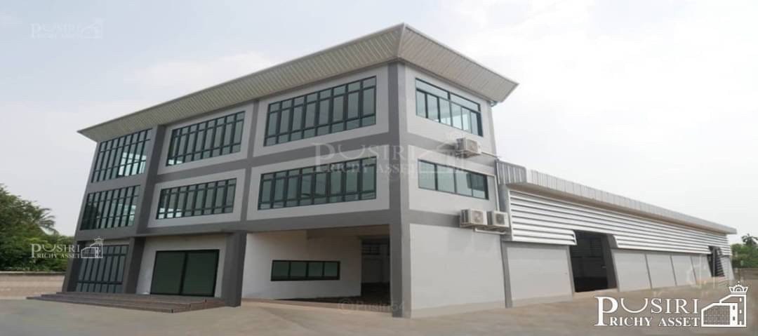 โรงงานสวยสไตล์โมเดิร์น 1 ไร่ เงียบสงบอยู่หลังสุดท้าย บรรยากาศดี ด้านข้างติดคลองพร้อมเขื่อนและรั้วคอนกรีต เดินทางสะดวกใกล้ทั้ง ถ.เศรษฐกิจ และ สายใยรัก KK3241S