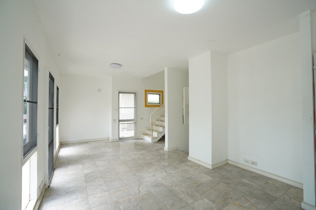 ขายบ้านเดี่ยว 3 ชั้น บ้านสวย บรรยากาศดี ทำเลดี  ถนนฉลิมพระเกียรติ ร.9 ซอย 28