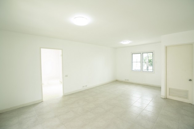 ขายบ้านเดี่ยว 3 ชั้น บ้านสวย บรรยากาศดี ทำเลดี  ถนนฉลิมพระเกียรติ ร.9 ซอย 28