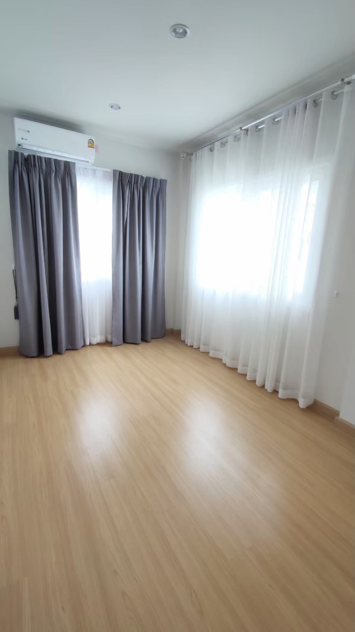 ให้เช่า บ้านแฝดสวย พร้อมอยู่