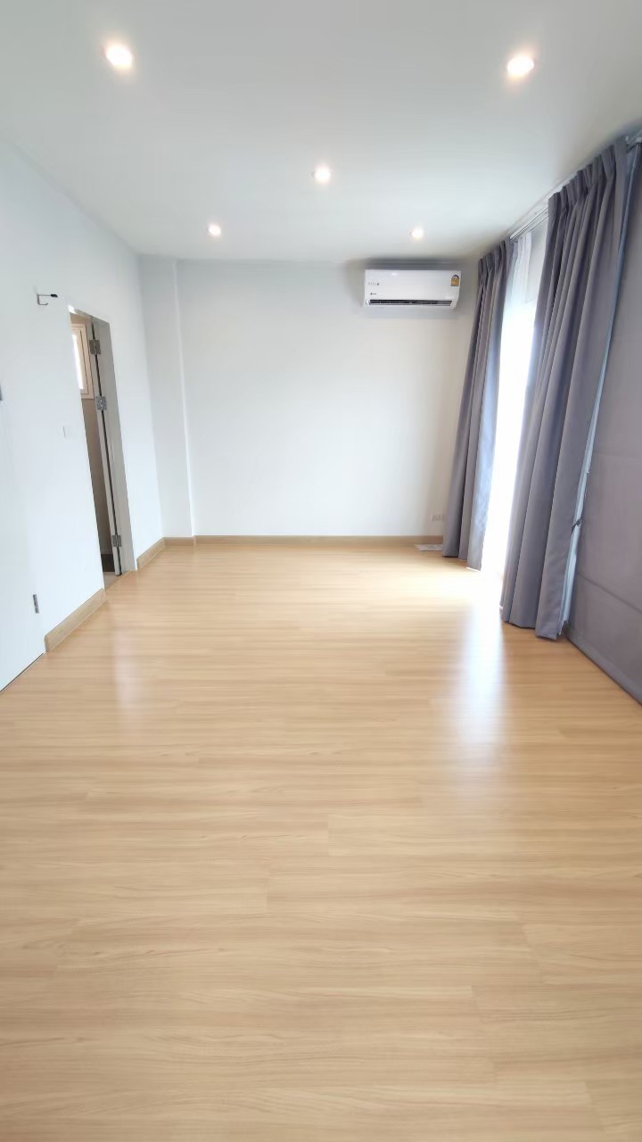 ให้เช่า บ้านแฝดสวย พร้อมอยู่