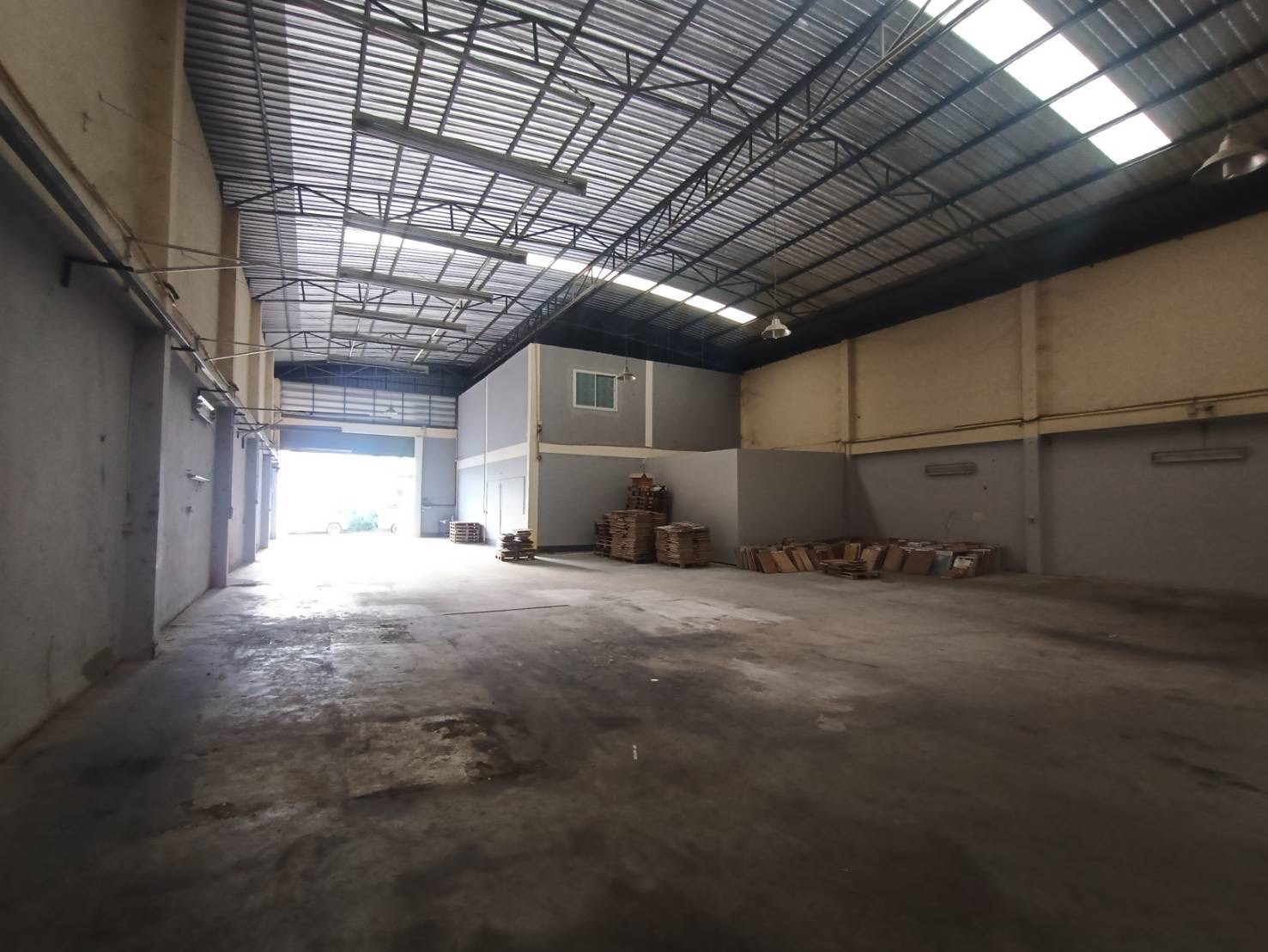 ขาย / ให้เช่า โรงงาน โกดัง พร้อมออฟฟิศ 2 ชั้น ซอยคุ้มเจริญสุข บางน้ำจืด สมุทรสาคร