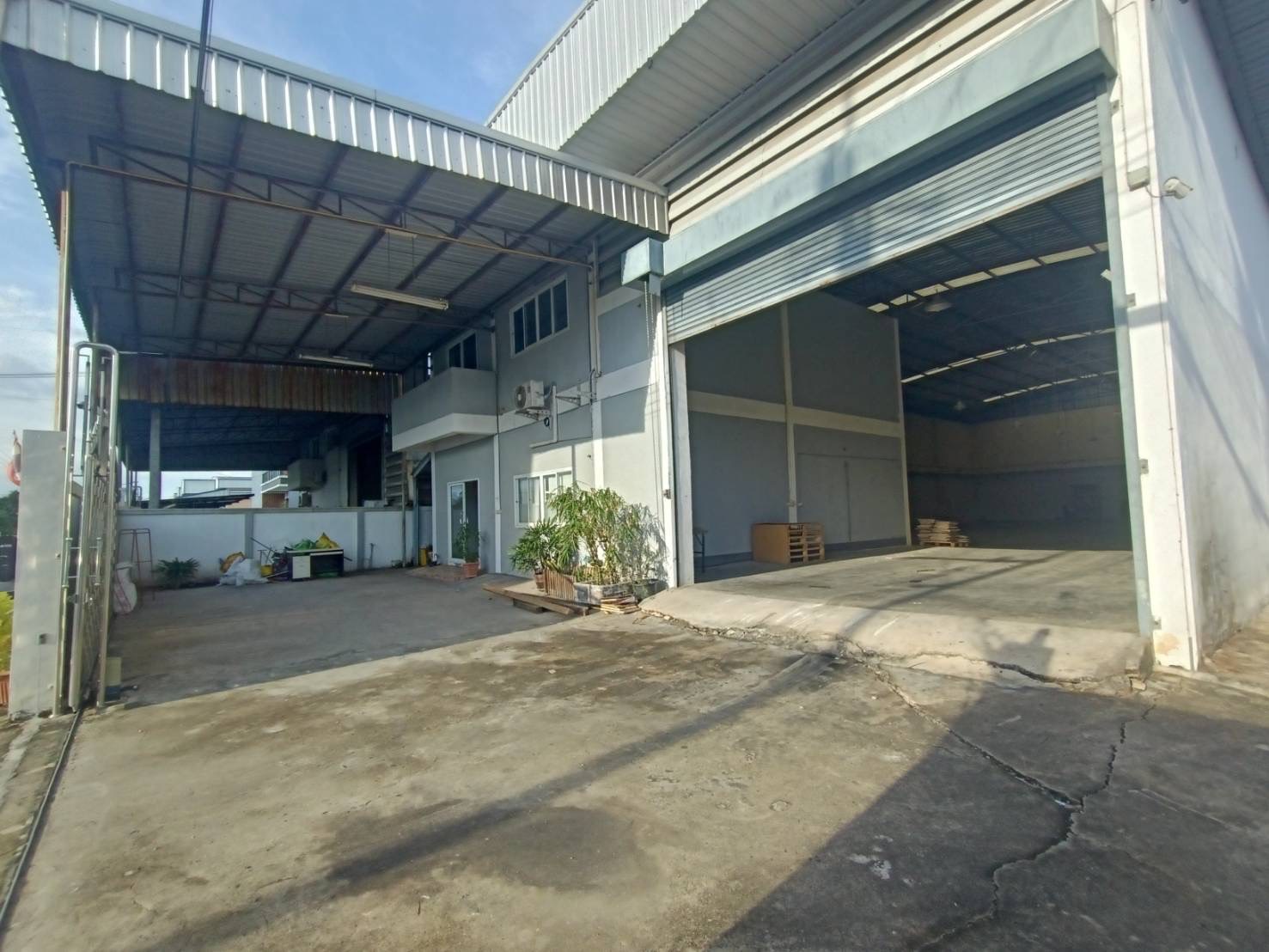 ขาย / ให้เช่า โรงงาน โกดัง พร้อมออฟฟิศ 2 ชั้น ซอยคุ้มเจริญสุข บางน้ำจืด สมุทรสาคร