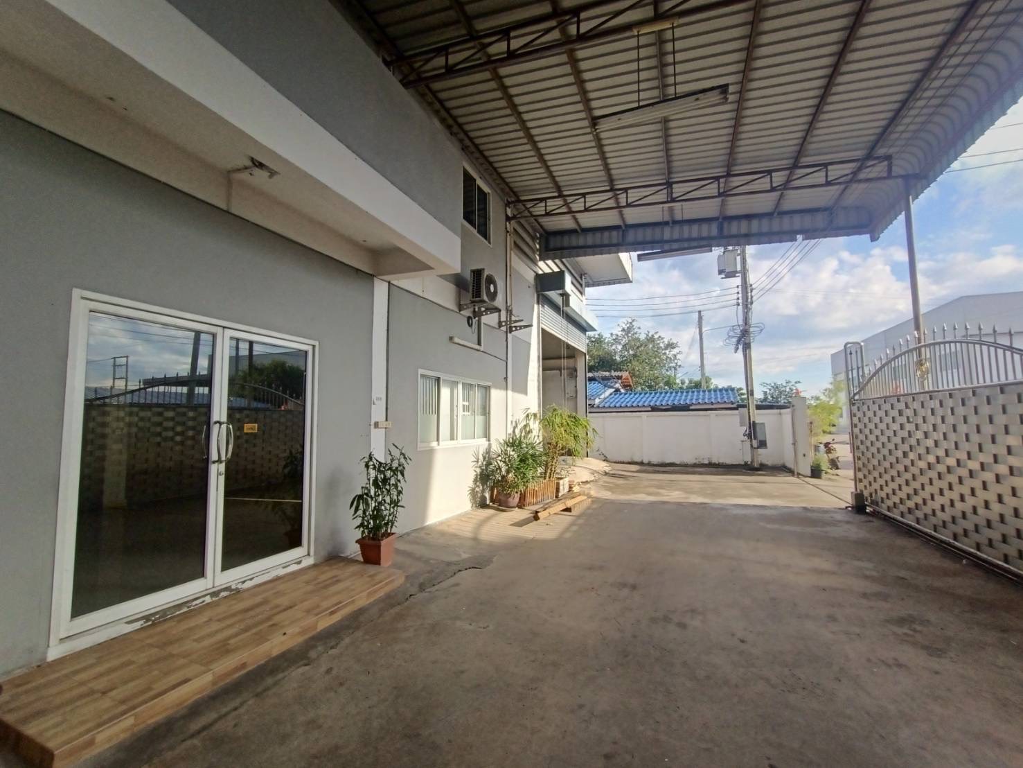 ขาย / ให้เช่า โรงงาน โกดัง พร้อมออฟฟิศ 2 ชั้น ซอยคุ้มเจริญสุข บางน้ำจืด สมุทรสาคร