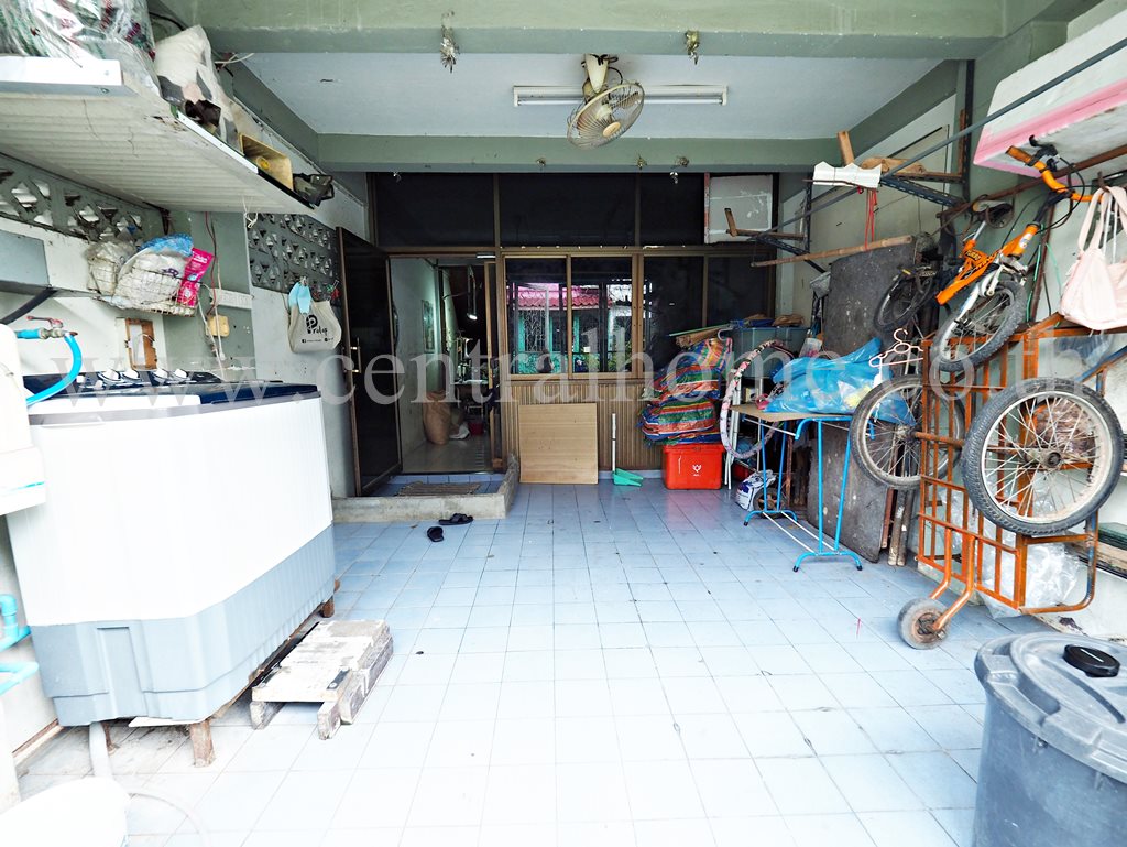 ทาวน์เฮ้าส์ ซอย เรวดี 57 ทำเลต้นซอย ใกล้ตลาด ราคาถูก