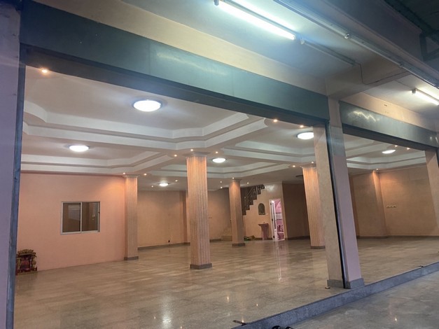 ขายอาคารพาณิชย์ 3 ชั้น 3 คูหา  เหมาะสำหรับทำธุรกิจ ศรีราชา ชลบุรี