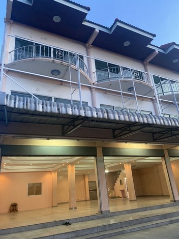 ขายอาคารพาณิชย์ 3 ชั้น 3 คูหา  เหมาะสำหรับทำธุรกิจ ศรีราชา ชลบุรี