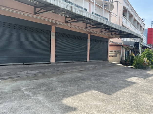 ขายอาคารพาณิชย์ 3 ชั้น 3 คูหา  เหมาะสำหรับทำธุรกิจ ศรีราชา ชลบุรี