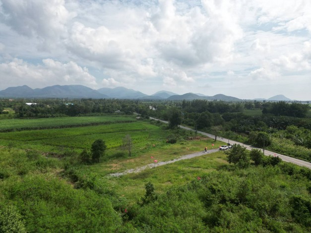 ขายที่ดินสวย ทำเลสุดปัง วิวเขา หน้าติดถนน เดินทางสะดวก อำเภอ ชะอำ จ.เพชรบุรี 