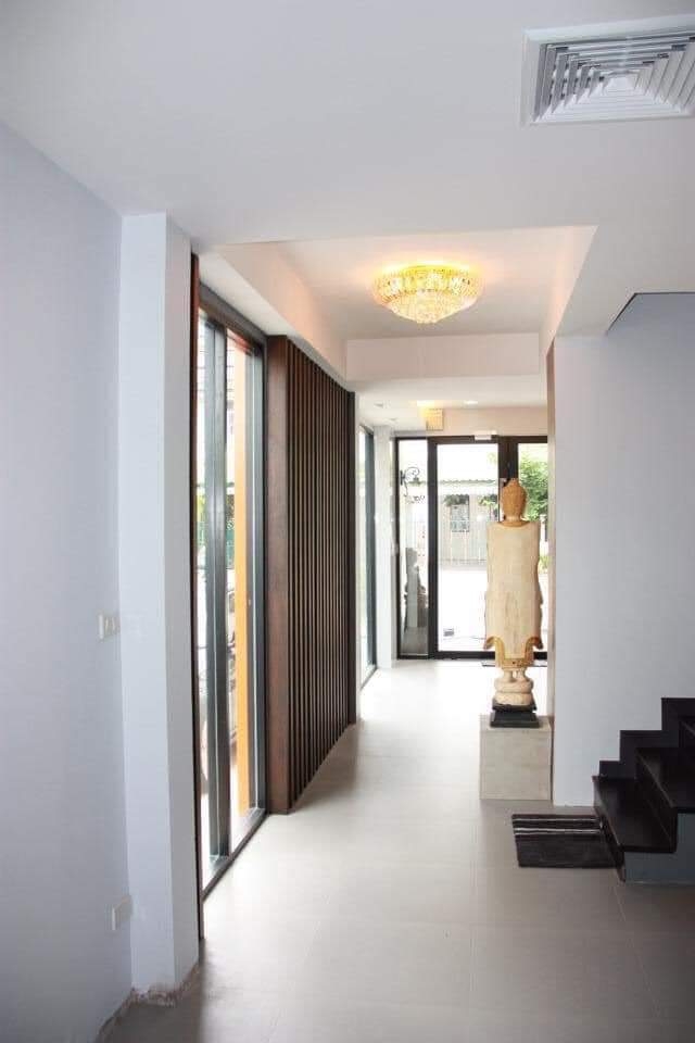 ขาย โฮมออฟฟิศ 3 ชั้น  ตกแต่งสวยพร้อมเข้าอยู่ หมู่บ้านร่มฤดี รามคำแหง 180