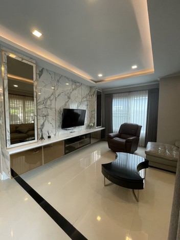 ขายบ้านเดี่ยวหมู่บ้าน Parkway Chalet รีโนเวทใหม่ ทำเลทอง  พร้อมอยู่ เขตมีนบุรี กรุงเทพ