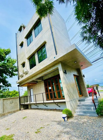 ขายอาคารตกแต่งสไตล์Modern Loft  ติดถนน ทำเลดี เจ้าของขายเอง อำเภอสันกำแพง จังหวัดเชียงใหม่ 