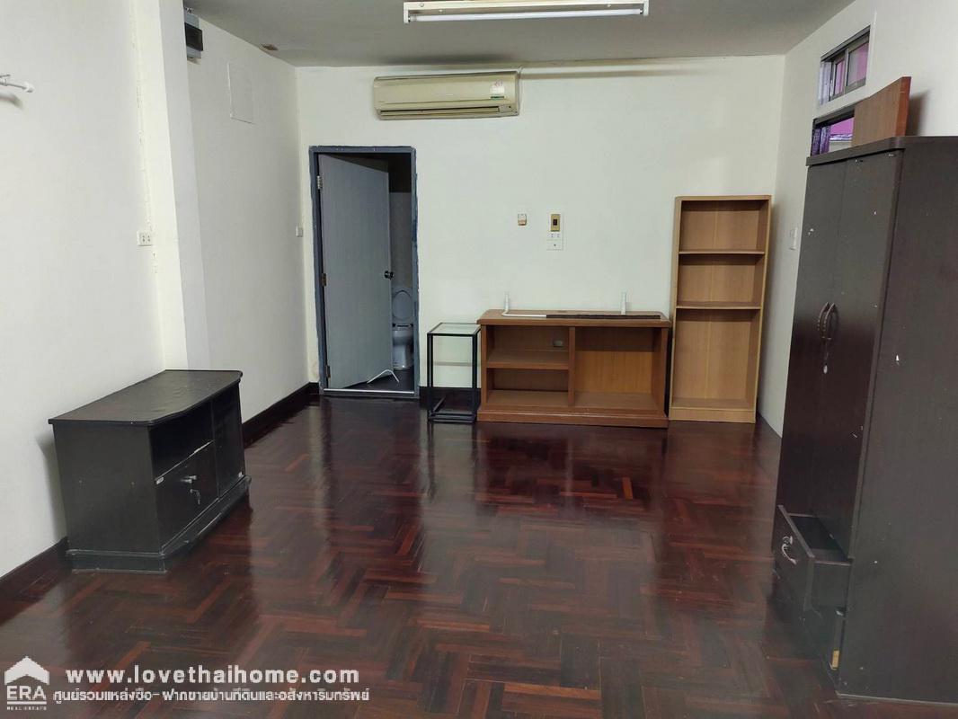 ขายตึกแถว ถนนลาดกระบัง ซอยฉลองกรุง พื้นที่48ตรว. ติดกับม.พระจอมเกล้าเจ้าคุณทหารลาดกระบัง ห่างจากสนามบินสุวรรณภูมิ เพียง 4.5 กม. เหมาะค้าขาย พร้อมกิจการห้องเช่านักศึกษา