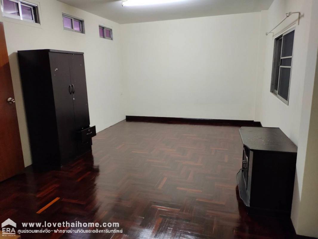 ขายตึกแถว ถนนลาดกระบัง ซอยฉลองกรุง พื้นที่48ตรว. ติดกับม.พระจอมเกล้าเจ้าคุณทหารลาดกระบัง ห่างจากสนามบินสุวรรณภูมิ เพียง 4.5 กม. เหมาะค้าขาย พร้อมกิจการห้องเช่านักศึกษา