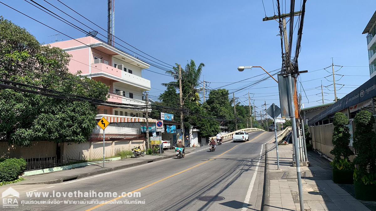 ขายตึกแถว ถนนลาดกระบัง ซอยฉลองกรุง พื้นที่48ตรว. ติดกับม.พระจอมเกล้าเจ้าคุณทหารลาดกระบัง ห่างจากสนามบินสุวรรณภูมิ เพียง 4.5 กม. เหมาะค้าขาย พร้อมกิจการห้องเช่านักศึกษา