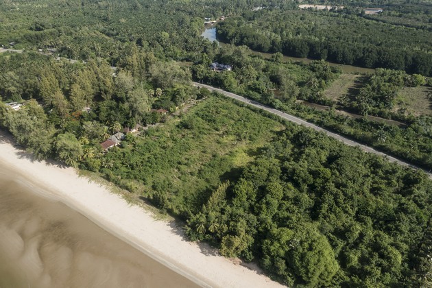 ขายที่ดินสวยติดทะเลอ่าวไทยเหมาะแก่การซื้อลงทุนสร้างบ้านพักตากอากาศ จ.ชุมพร