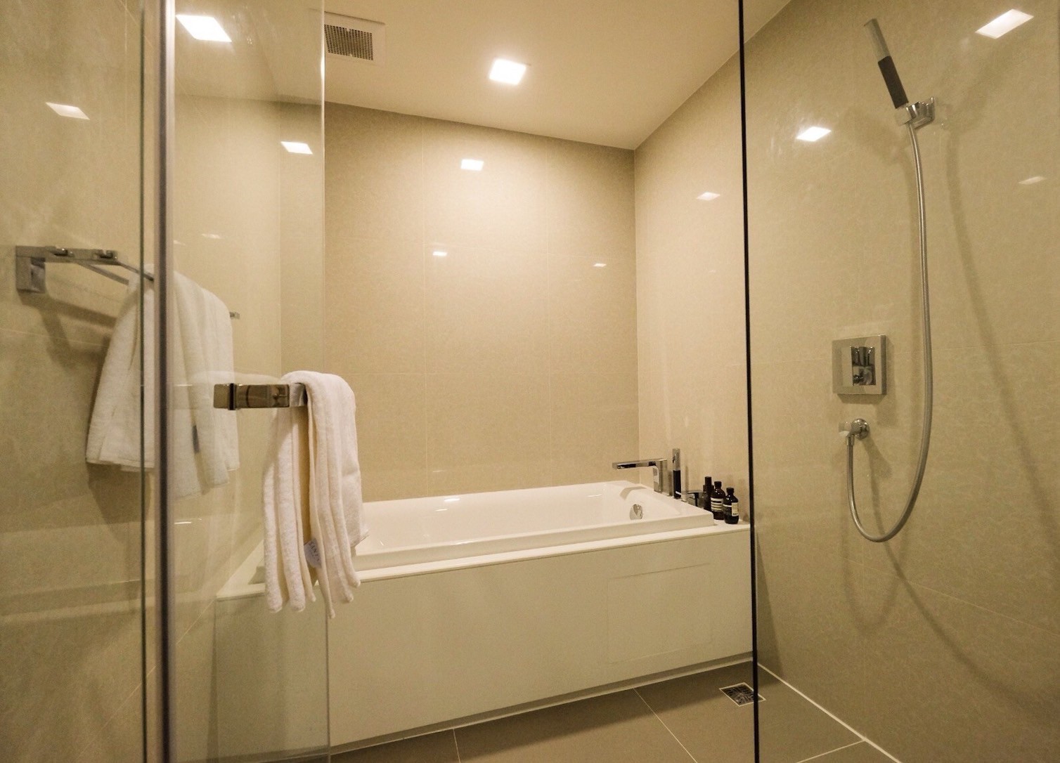 ขายคอนโด Liv@49 ใกล้BTSทองหล่อ เพียง 500เมตร ข.วัฒนา 