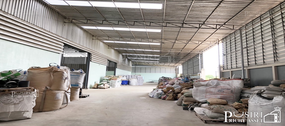 เซฟเวลาไปสร้างเอง กับโรงงานพลาสติกเกือบ 5 ไร่ ใหม่ ตัวโรงงานใหญ่ 6,300 ตร.ม. รับโหลด 5 ตัน ติดถนน 2 ด้าน พร้อมใบ รง.4 + หม้อแปลง 500 KVA และบ้านพักคนงาน ใกล้ ถ.เศรษฐกิจ-พระราม 2  KK4081S