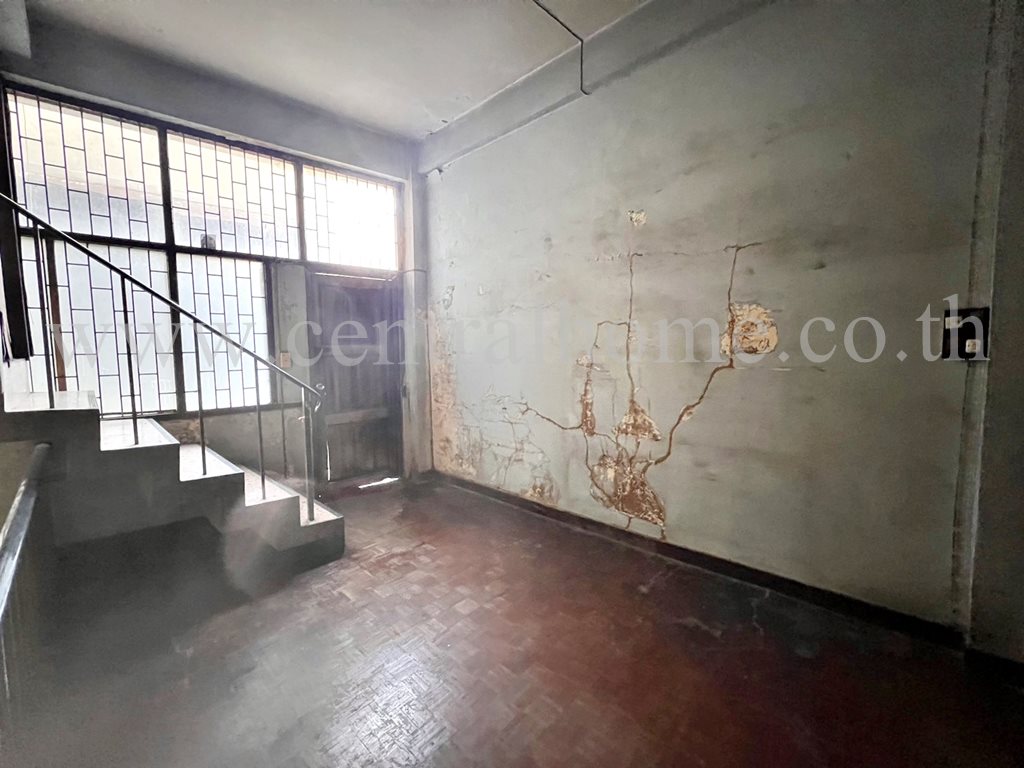 อาคารพาณิชย์ ตรอกครุฑ ใกล้ศาลเจ้าพ่อเสือ เขต พระนคร