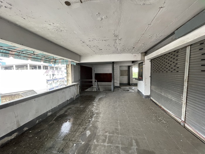 ขายอาคารขนาดกลาง 3 ชั้น 259 ตร.วา อ้อมใหญ่ สามพราน จอดรถได้ 30 คัน