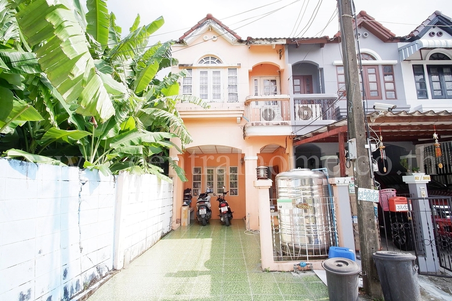 ทาวน์เฮ้าส์ บ้านสุขนที วิลล่า ซอย ลาดปลาเค้า 62 หลังริม